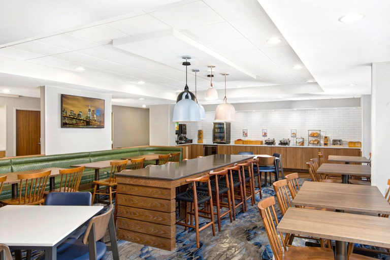 Food & Drinks 5, Fairfield Inn Evansville East, Vanderburgh