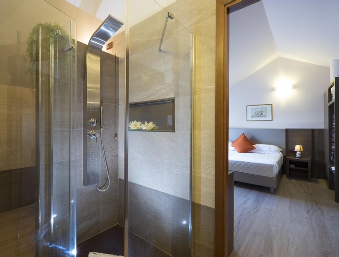 Bathroom 7