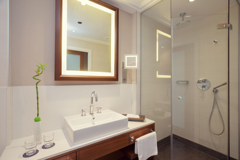Bathroom 18