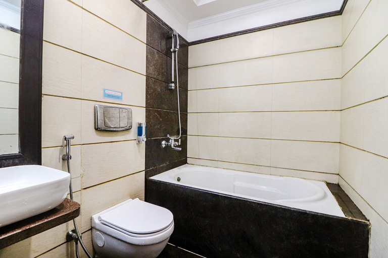 Bathroom, FabHotel Rayplus, Delhi