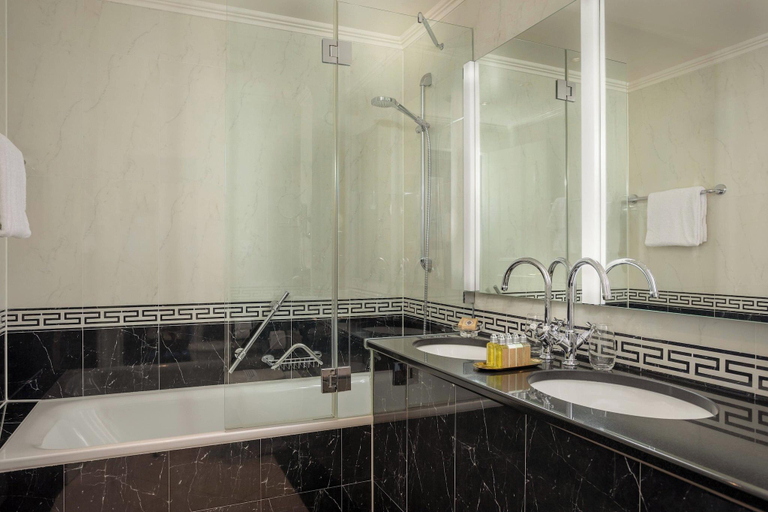 Bathroom 5, Grand Hotel Suisse Majestic, Pays-d'Enhaut