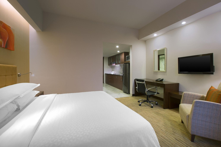 Bedroom 4, Four Points By Sheraton Hotel and Serviced Apt, Pune