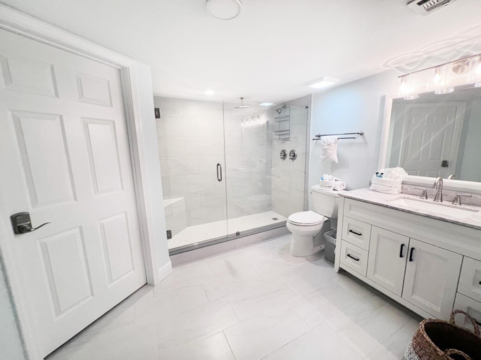 Bathroom 5, Shoreline Towers 3063, Okaloosa