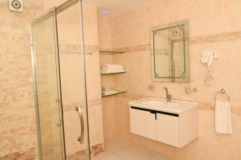 Bathroom 4, Sparr Hotel, Salt
