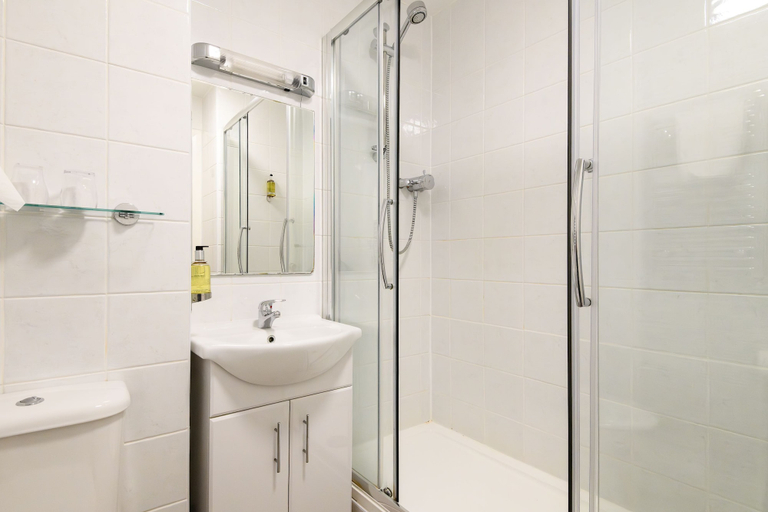 Bathroom 4, Fisher's Hotel, Perthshire and Kinross