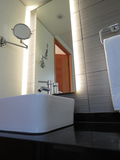 Bathroom 3, Hotel Diego de Velazquez, Santiago