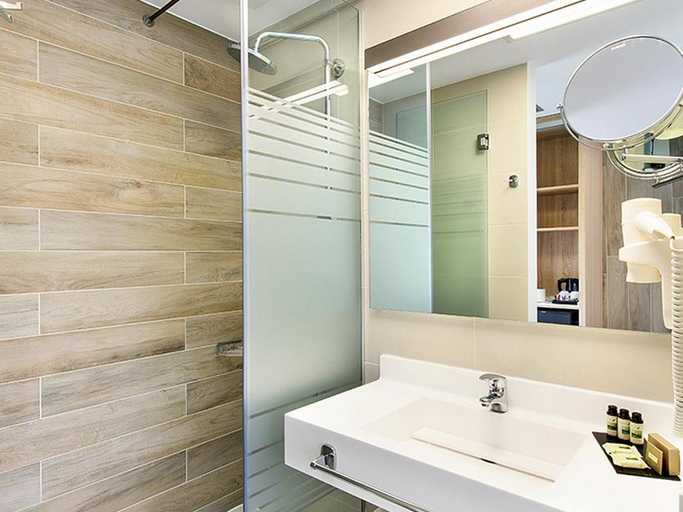 Bathroom 4, Blue Dolphin, Central Macedonia