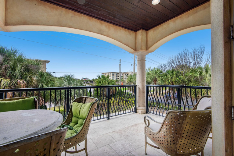Others 5, Villa Tuscana, Walton