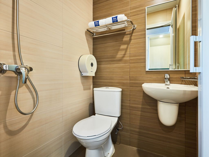 Bathroom 13