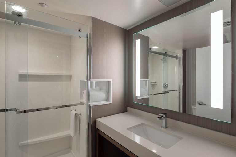 Bathroom 4, Courtyard by Marriott New York Queens/Fresh Meadows, New York
