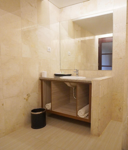 Bathroom 14
