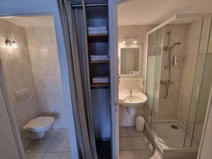 Bathroom 3, Hôtel Les Atlantes, Charente-Maritime