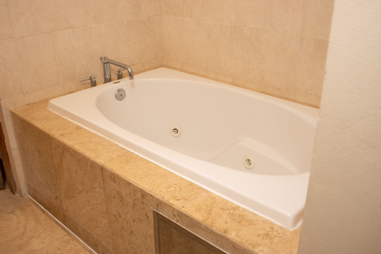 Bathroom 5, Ciqala Suites Hotel