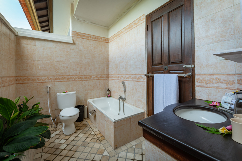 Bathroom 12