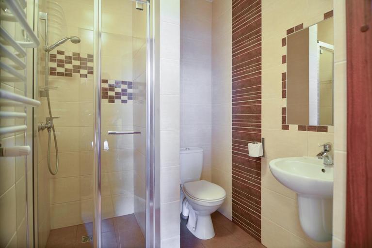 Bathroom, Dom Turysty Pttk W Bielsku Bia Cej, Bielsko-Biała