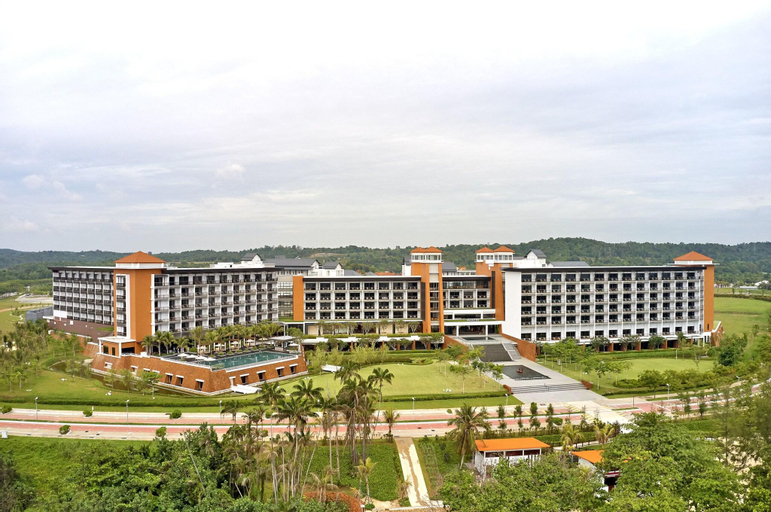 Exterior & Views