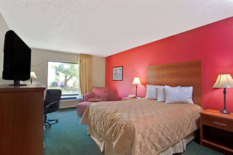 Bedroom 3, Ramada by Wyndham Pearl/Jackson Airport, Rankin