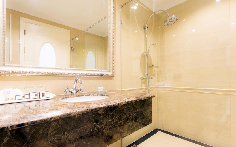 Bathroom 4, LK President, Pattaya