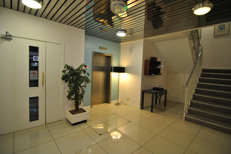 Public Area 3, The Courtyard 2 Bedroom Apartments in Central Windsor with Parking, Slough