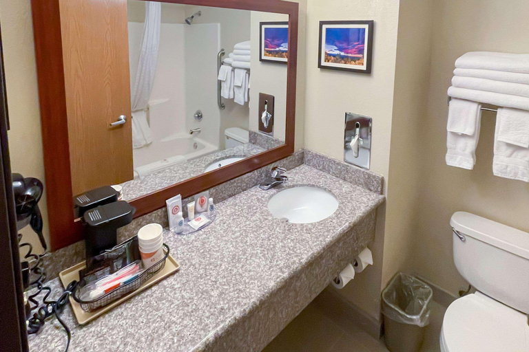 Bathroom 4, Comfort Inn & Suites Midtown, Lincoln