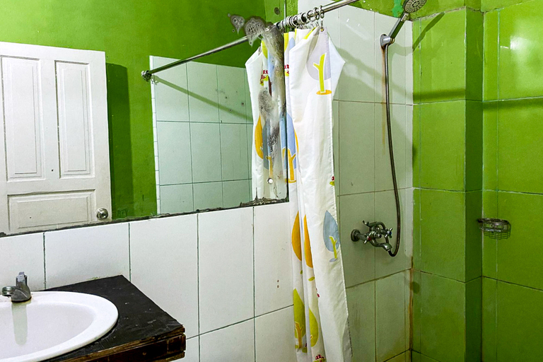Bathroom 4, RedDoorz Syariah near Balai Meuseuraya Aceh, Banda Aceh