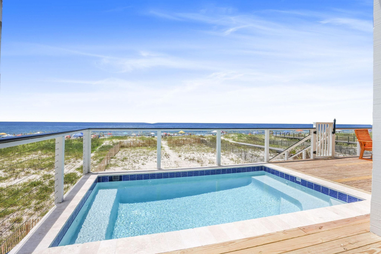 Sport & Beauty 3, Shipfaced Beach House, Baldwin