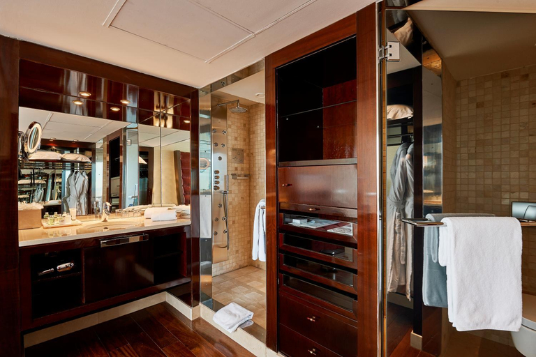 Bathroom 5, Hyatt Regency Barcelona Tower, Barcelona