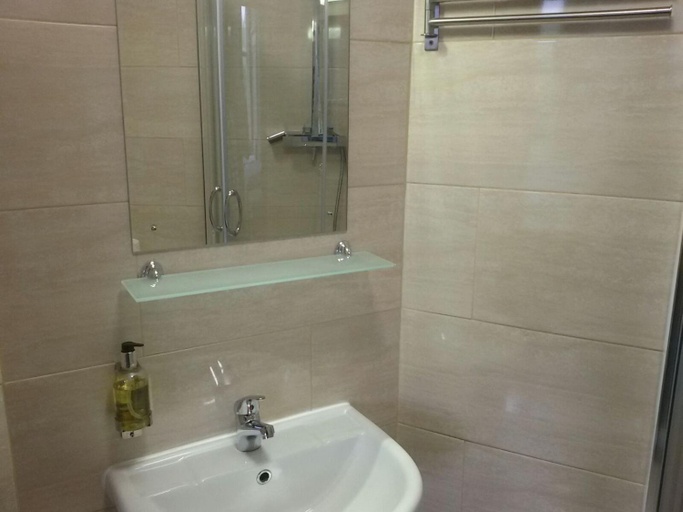 Bathroom 4, The Adelphi Hotel, Edinburgh