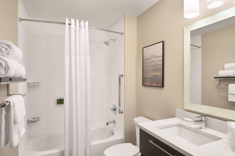Bathroom 5, TownePlace Suites by Marriott Medicine Hat, Division No. 1