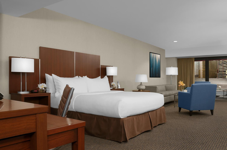 Bedroom, Crowne Plaza Manhattan Times Square by IHG, New York