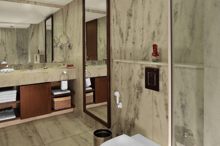 Bathroom 5, Four Points By Sheraton Hotel and Serviced Apt, Pune