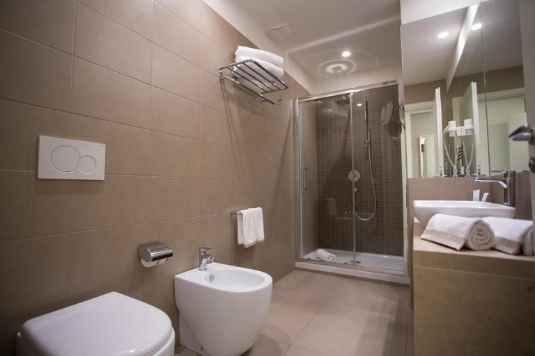 Bathroom 5, Airone City Hotel, Catania