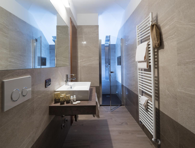 Bathroom 16