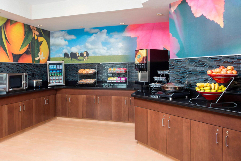 Food & Drinks 5, Fairfield Inn & Suites Waco South, McLennan