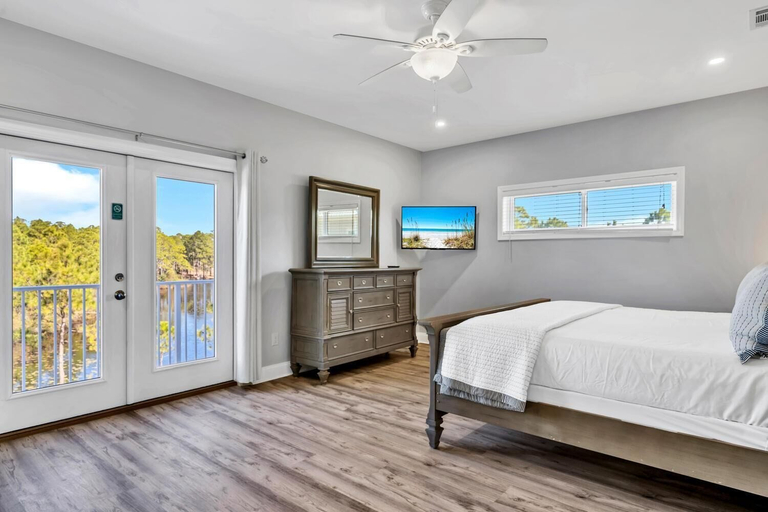 Bedroom 3, 3 Generations Beach House, Walton