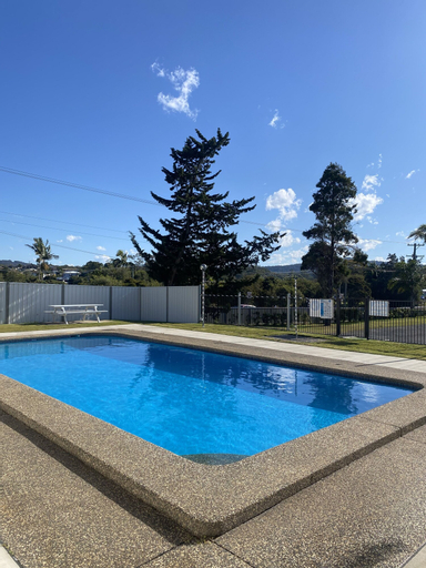 Sport & Beauty, The Seaview Tavern Motel, Coffs Harbour - Pt B