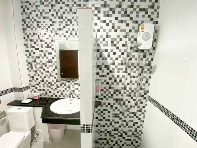 Bathroom 10