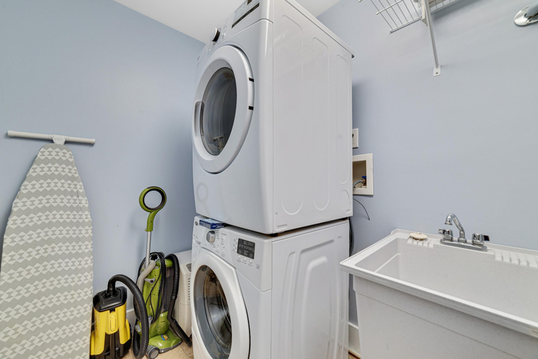Bathroom 4, Caribe D412, Escambia
