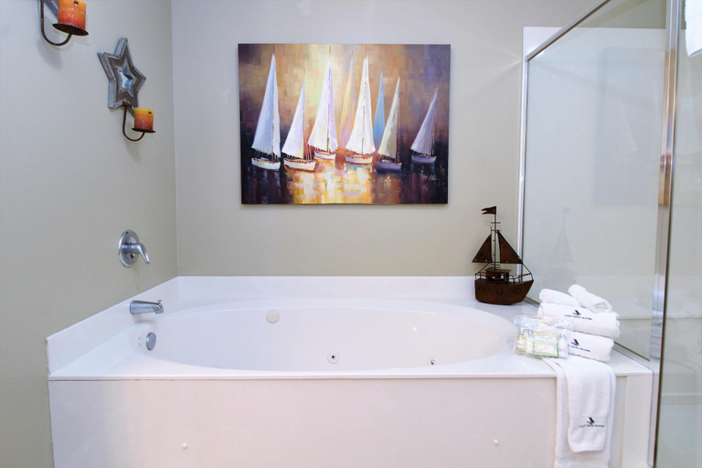 Bathroom 4, Palacio 302, Escambia