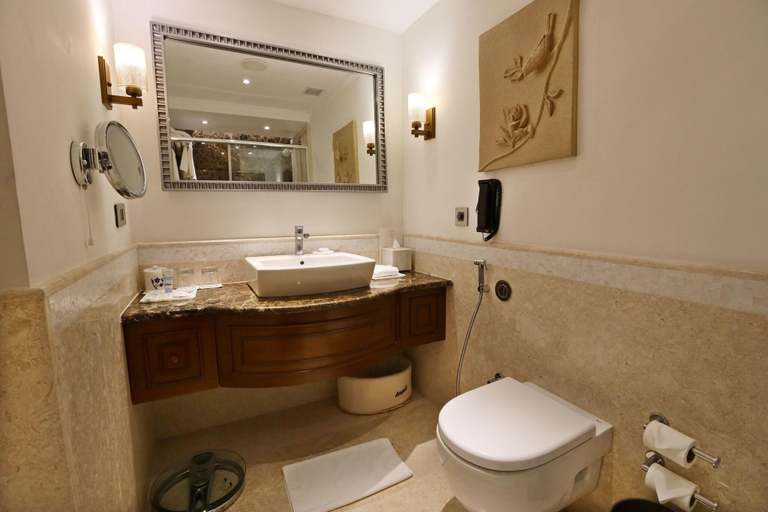 Bathroom 5, Itc Windsor, Bangalore