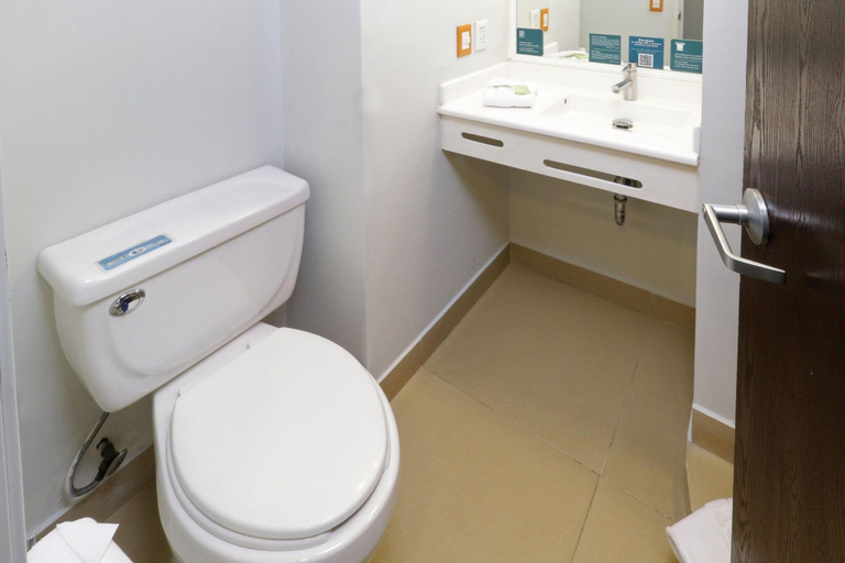 Bathroom 5, City Express Junior by Marriott Toluca Aeropuerto, Otzolotepec