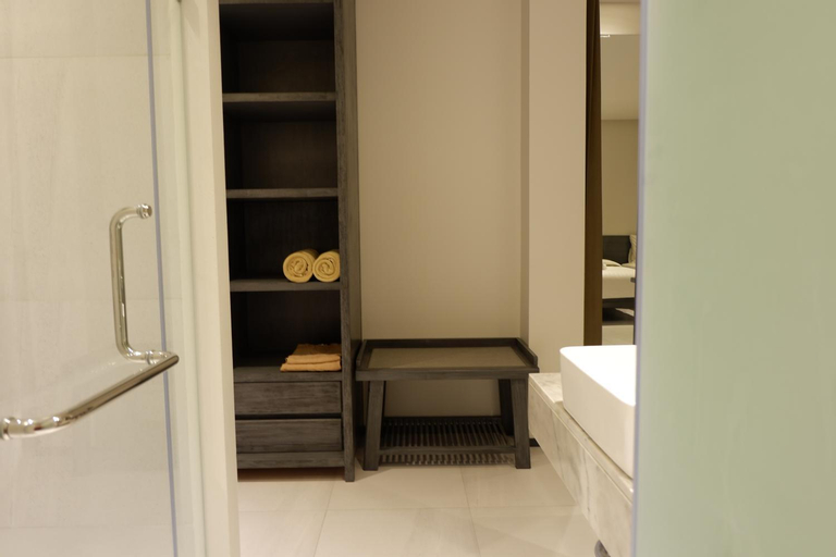 Bathroom 11