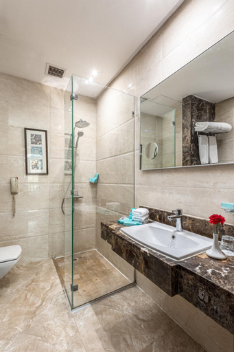 Bathroom 12