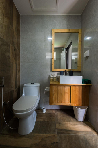 Bathroom 2, Isla Dhiffushi, Kaafu Atoll