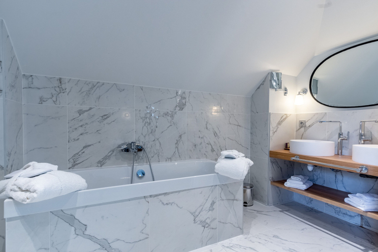 Bathroom 4, Domaine de La Commanderie de Ballan, Indre-et-Loire