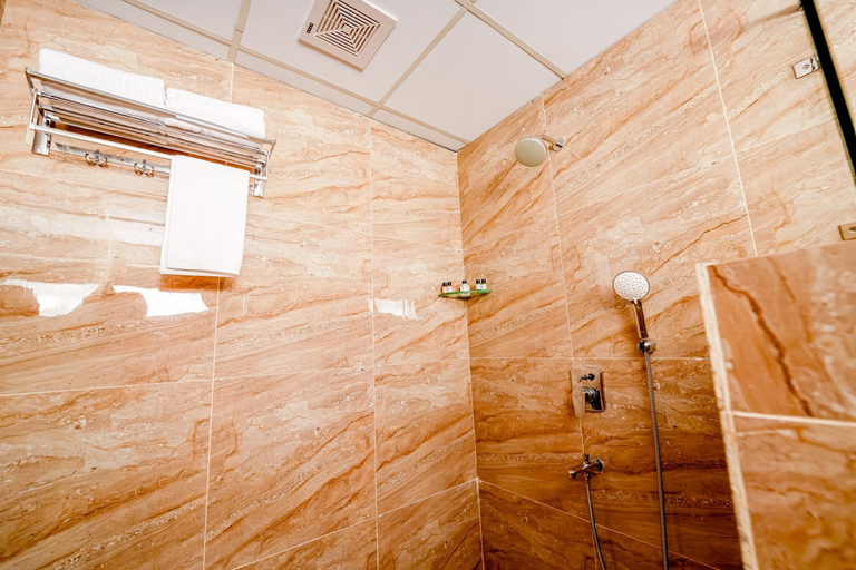 Bathroom 4, Casa Hotels & Suites, Gachibowli, Hyderabad, Hyderabad