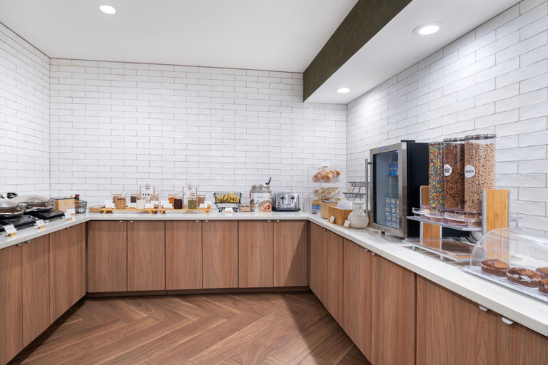 Food & Drinks 5, Fairfield Inn & Suites Denton, Denton