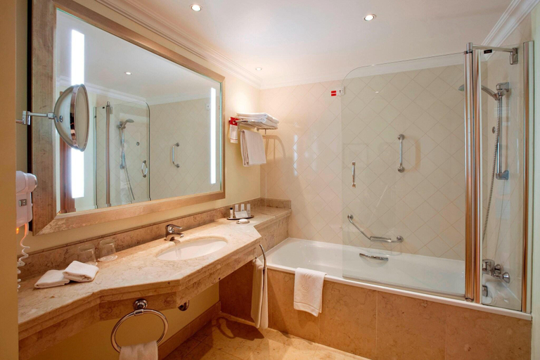 Bathroom 5, Marriott Praia D'El Rey Golf & Beach Resort, Óbidos
