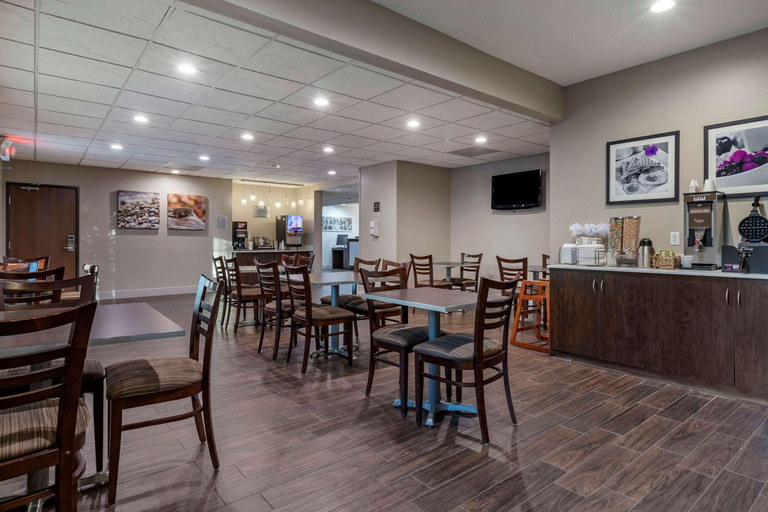Food & Drinks 5, Sleep Inn & Suites Kalamazoo, Kalamazoo