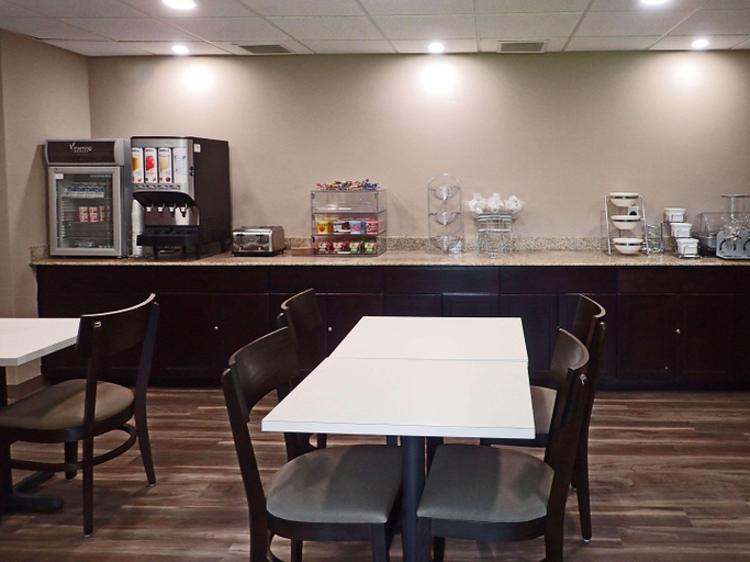 Food & Drinks, Sleep Inn & Suites California, Saint Mary's